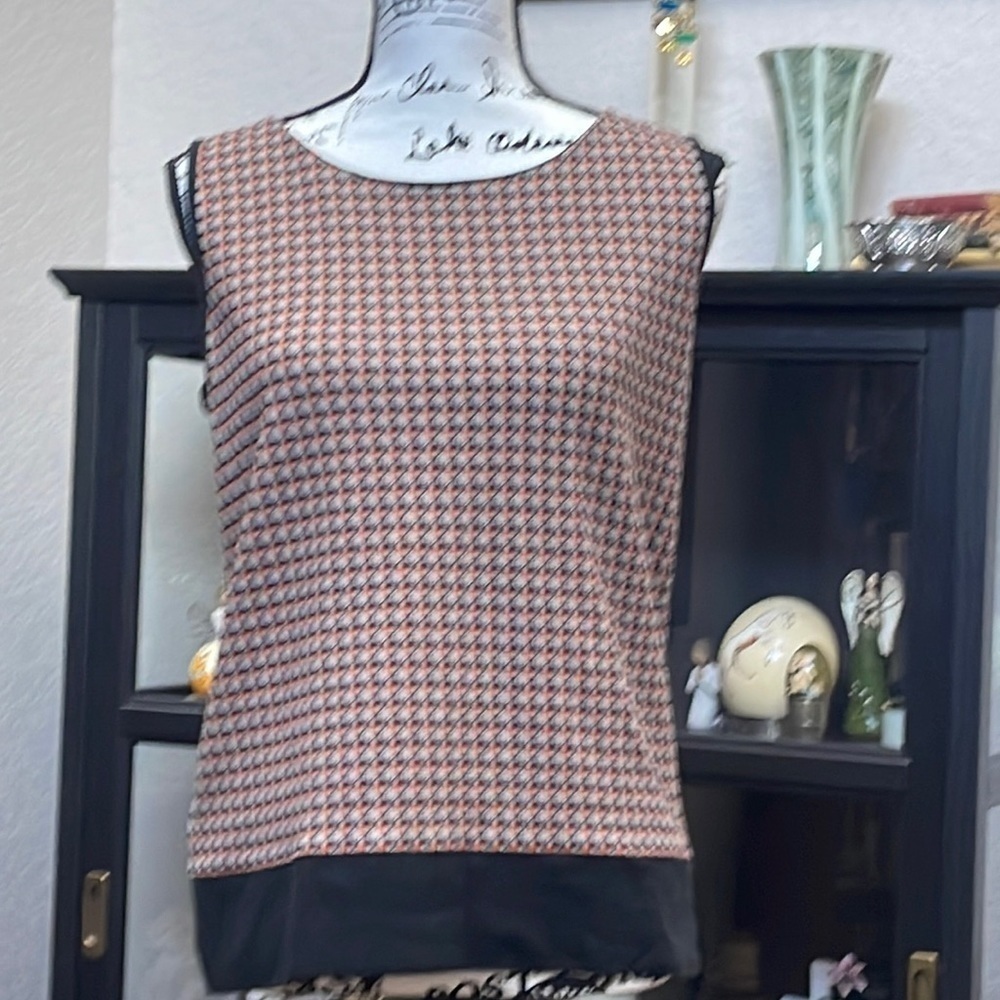 502- Ann Taylor NWOT Size Medium Black, Orange & Tan sleeveless top.